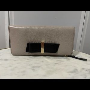 Kate Spade zipper wallet